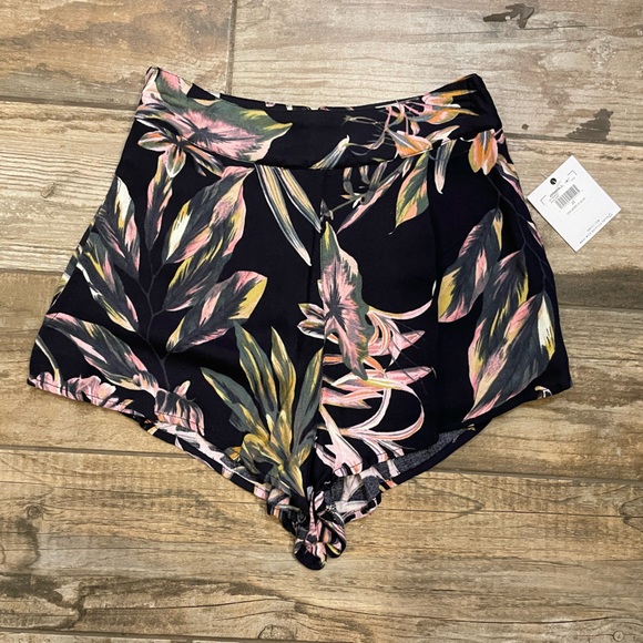 BNWT O’Neill Raven Tropical Floral Shorts - Picture 4 of 7